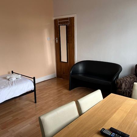2 Bedroom Apartment, 5 Minutes From City Centre Νιούκασλ Εξωτερικό φωτογραφία